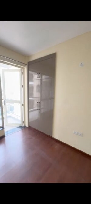 Room in 3 BHK Apartment at Imperia Esfera, Sector 37c – for Rent