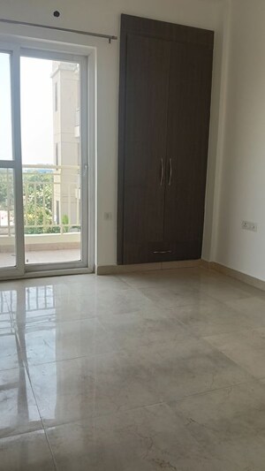 Room in 3.5 BHK Apartment at Civitech Stadia, Sector 79 – for Rent