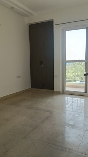 Room in 3.5 BHK Apartment at Civitech Stadia, Sector 79 – for Rent