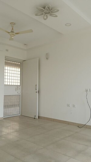 Room in 3.5 BHK Apartment at Civitech Stadia, Sector 79 – for Rent