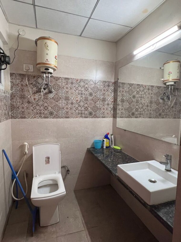 Bathroom, paramount-golf-forest-studio-apartments-oak-tower Studio 435 Sq.Ft. Apartment In Zeta I Greater Noida Greater Noida 10381060