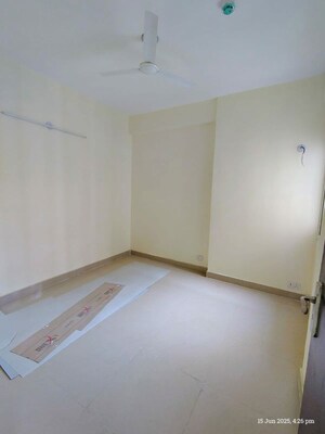 2 BHK Apartment For Rent in Amrapali Dream Valley, Tech Zone 4 Greater Noida