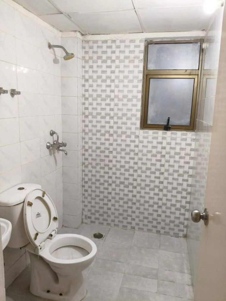 Bathroom, amrapali-dream-valley 2 Bedroom 845 Sq.Ft. Apartment In Tech Zone 4 Greater Noida Greater Noida 9305852