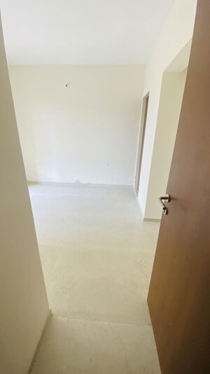 Room in 2 BHK Apartment at Dosti West County, Balkum Pada – for Rent