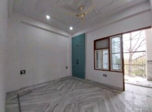 Room in 3 BHK Builder Floor at Sector 35 – for Rent