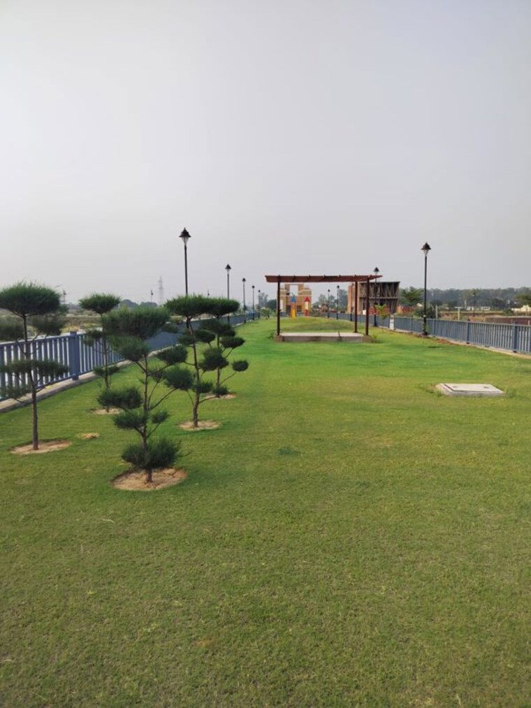 Garden, kharar road  150 Sq.Yd. Plot In Kharar Road Mohali 10379588