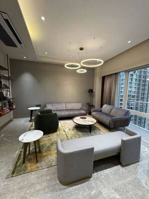 Team Area in 3 BHK Apartment at Indiabulls Blu, Worli – for Rent