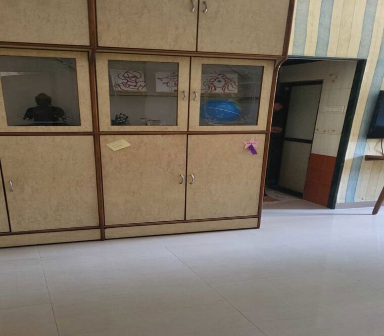 Room, dadar east 1 Bedroom 450 Sq.Ft. Apartment In Dadar East Mumbai 10381122