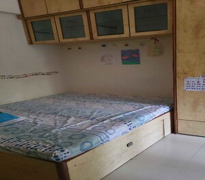 Bedroom in 1 BHK Apartment at Dadar East – for Rent