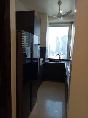 Team Area in 4 BHK Apartment at Indiabulls Blu, Worli – for Rent