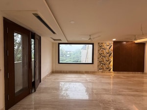 Room in 4 BHK Builder Floor at Panchsheel Park – for Sale