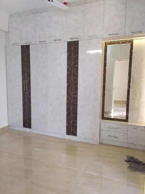 Room in 1 BHK Apartment at Gaur City 2 - 14th Avenue, Sector 16c Greater Noida – for Rent