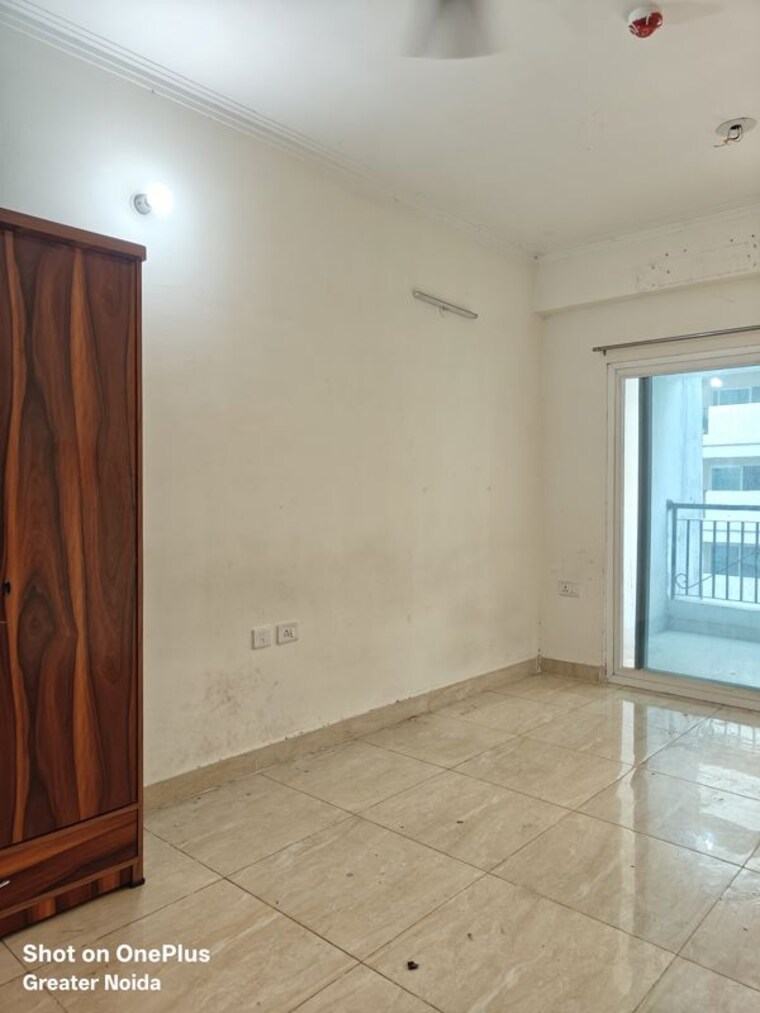 Room, gaur-city-2-14th-avenue 1 Bedroom 450 Sq.Ft. Apartment In Sector 16c Greater Noida Greater Noida 9611158