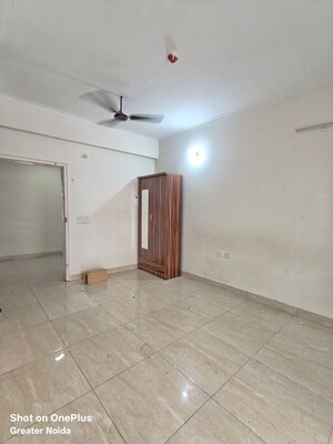 Room in 1 BHK Apartment at Gaur City 2 - 14th Avenue, Sector 16c Greater Noida – for Rent