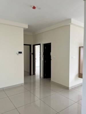 Room in 3.5 BHK Apartment at High Grounds – for Rent