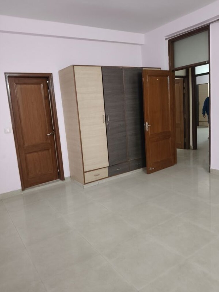 Room, sector 52 3 Bedroom 1800 Sq.Ft. Independent House In Sector 52 Noida 10381236