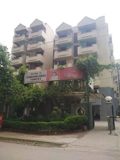 3 BHK + Servant Room Apartment For Rent in Kanchanjunga Apartments