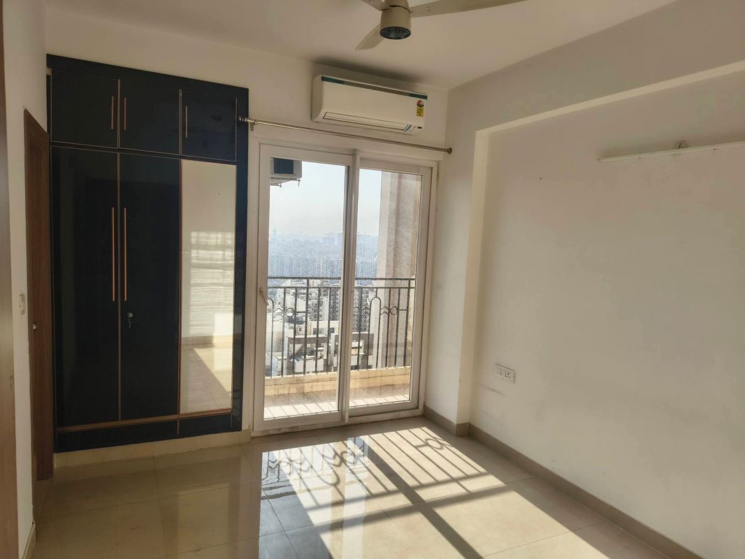 2 BHK + Store Room 1100 Sq.Ft. Apartment in Pyramid Square 67A