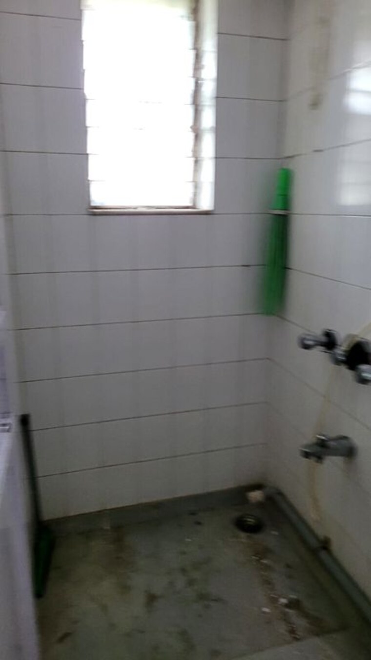 Bathroom, samarth-nagar-building 1 Bedroom 450 Sq.Ft. Apartment In Sion Mumbai 10381355