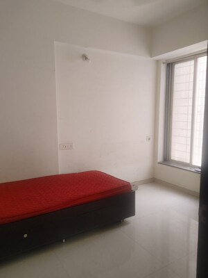 Room in 1.5 BHK Apartment at Ravinanda Skylights, Wagholi – for Rent