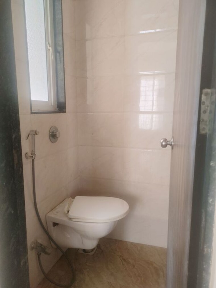 Bathroom, ravinanda-skylights 1.5 Bedroom 755 Sq.Ft. Apartment In Wagholi Pune 10372893