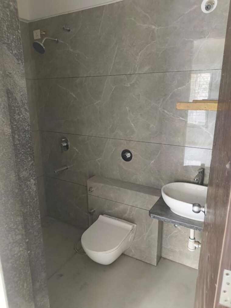Bathroom, akshar-elementa 2.5 Bedroom 980 Sq.Ft. Apartment In Wakad Pune 10381382