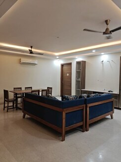 5 BHK Builder Floor For Rent in Sector 52