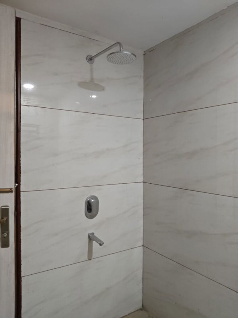 Bathroom, sector 52 5 Bedroom 4200 Sq.Ft. Builder Floor In Sector 52 Gurgaon 10381408