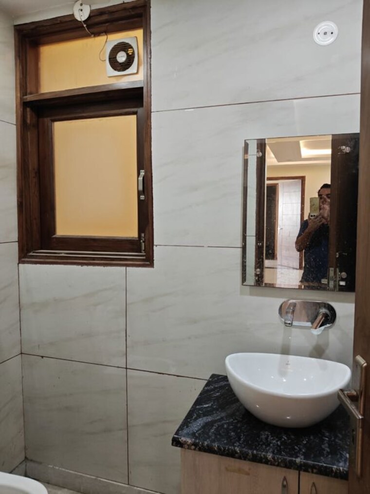 Bathroom, sector 52 5 Bedroom 4200 Sq.Ft. Builder Floor In Sector 52 Gurgaon 10381408