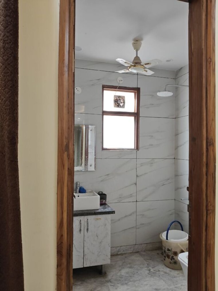 Bathroom, sector 52 5 Bedroom 4200 Sq.Ft. Builder Floor In Sector 52 Gurgaon 10381408