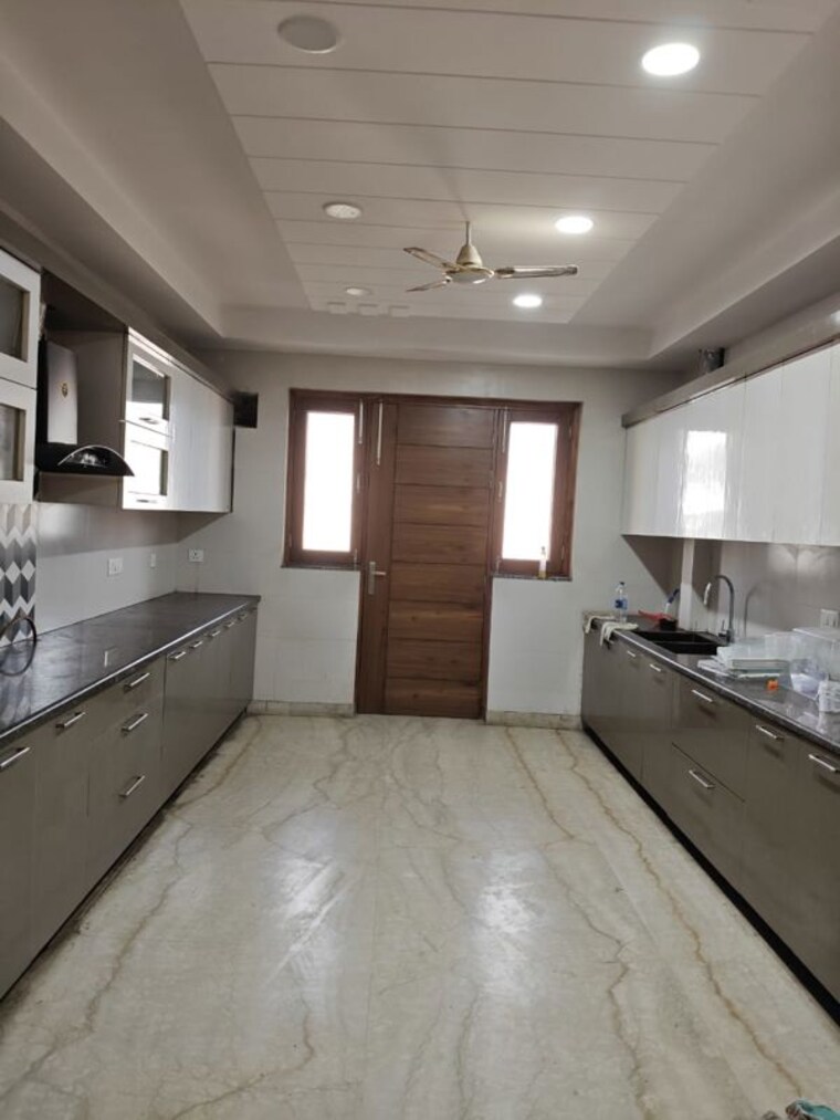 Kitchen, sector 52 5 Bedroom 4200 Sq.Ft. Builder Floor In Sector 52 Gurgaon 10381408