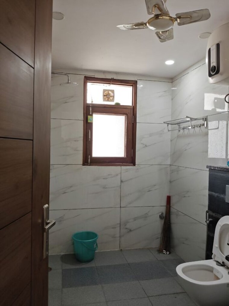 Bathroom, sector 52 5 Bedroom 4200 Sq.Ft. Builder Floor In Sector 52 Gurgaon 10381408