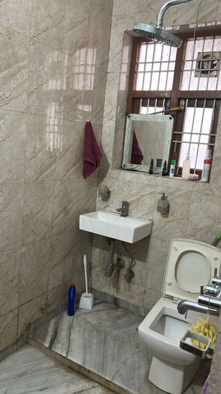 Team Area, sector 52 5 Bedroom 4200 Sq.Ft. Builder Floor In Sector 52 Gurgaon 10381408