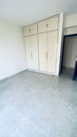 Room in 3 BHK Apartment at Eldeco Accolade, Sohna Sector 2 – for Rent