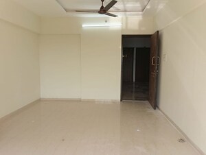 Room in 2.5 BHK Apartment at Goregaon West – for Rent