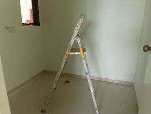 Furnished Amenities in 2.5 BHK Apartment at Goregaon West – for Rent