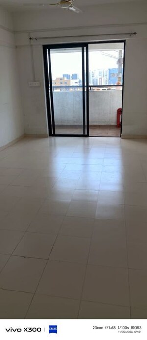 Room in 2 BHK Apartment at Puravankara Silversands, Mundhwa – for Rent