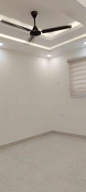 Room in 4 BHK Apartment at Vasant Kunj – for Rent