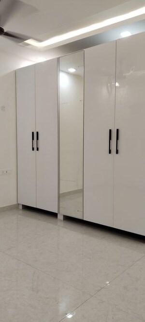 Room in 4 BHK Apartment at Vasant Kunj – for Rent