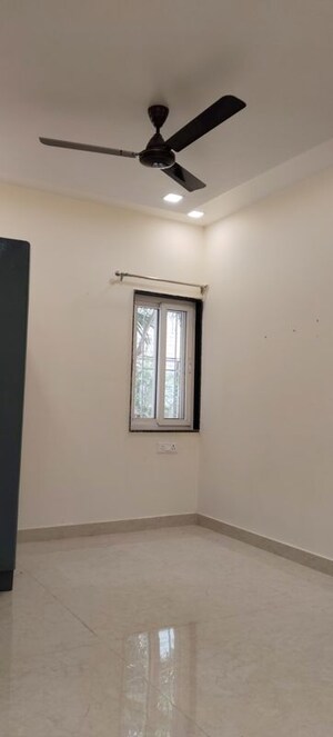 Room in 4 BHK Apartment at Vasant Kunj – for Rent