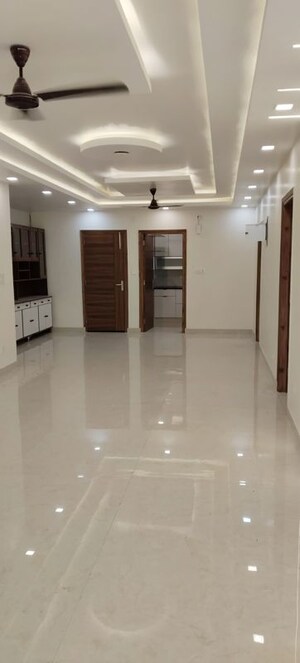 Room in 4 BHK Apartment at Vasant Kunj – for Rent