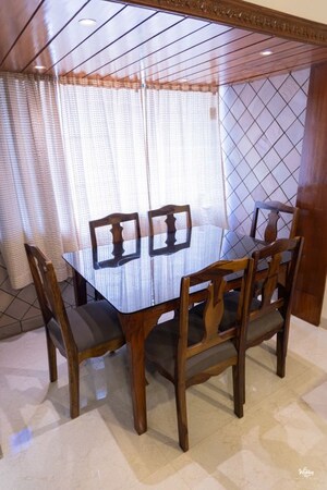 Team Area in 2 BHK Apartment at Bandra West – for Rent