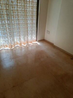 Room in 3 BHK Apartment at Ekta Elite, Bandra West – for Rent