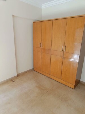 Room in 3 BHK Apartment at Ekta Elite, Bandra West – for Rent