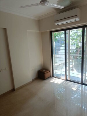 Room in 3 BHK Apartment at Ekta Elite, Bandra West – for Rent