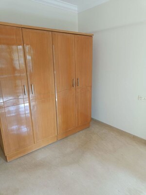 Room in 3 BHK Apartment at Ekta Elite, Bandra West – for Rent