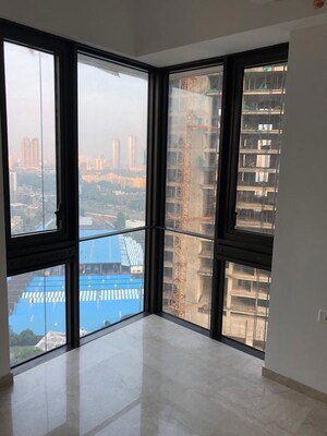 Room in 3 BHK Apartment at Prestige Jasdan Classic, Mahalaxmi – for Rent