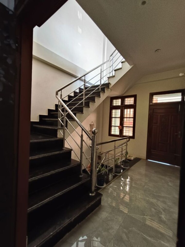  Parking, antas-mall 3 Bedroom 1700 Sq.Ft. Independent House In Gomti Nagar Lucknow 10381488