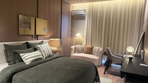 Room in 4 BHK Apartment at Patiala Road – for Sale