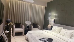 Room in 4 BHK Apartment at Patiala Road – for Sale